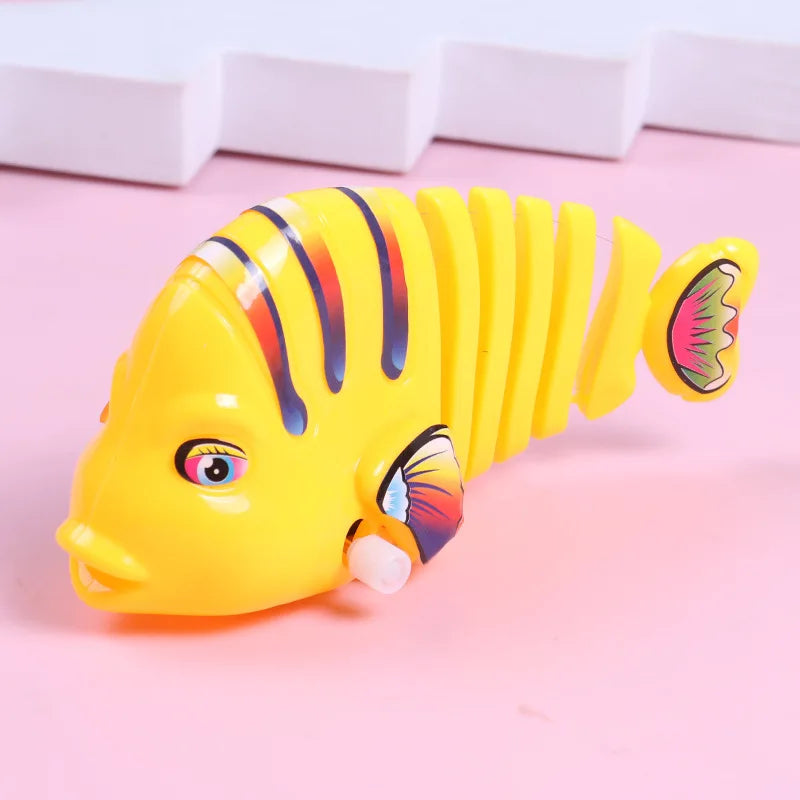Classic Wind-Up Plastic Fish Toy Swinging Run Toy for Newborns Or Pet Toys